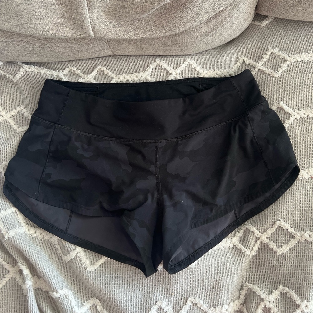 lululemon camo speed up shorts size 6